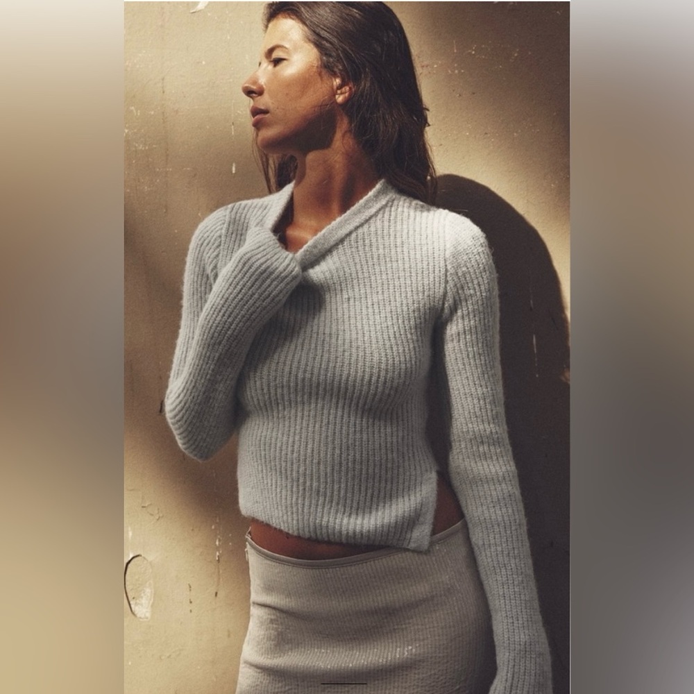 ZARA KNIT SWEATER